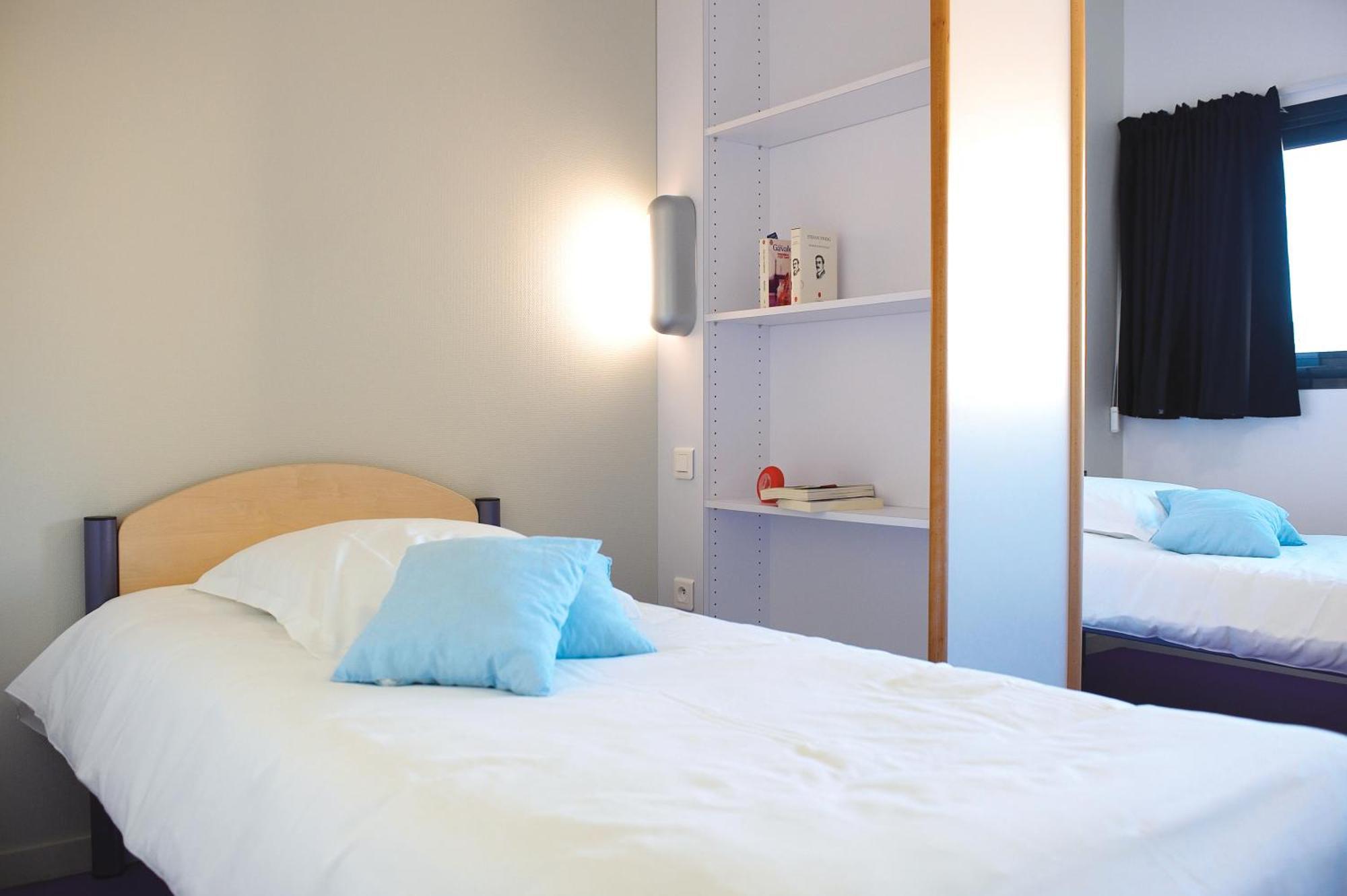 Jf Accueil & Formation Hotel Cholet Exterior photo